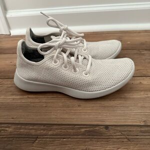 All Birds Women’s Tree Runner- white size 7